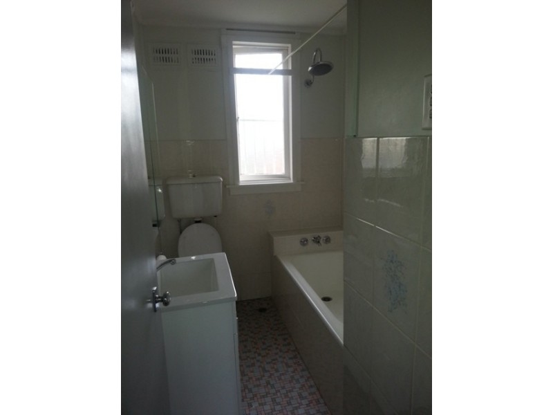 9 Gibson Ave, Casula NSW 2170