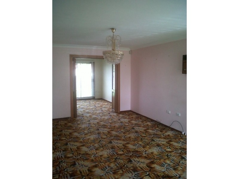 60 Hillview Pde, Lurnea NSW 2170