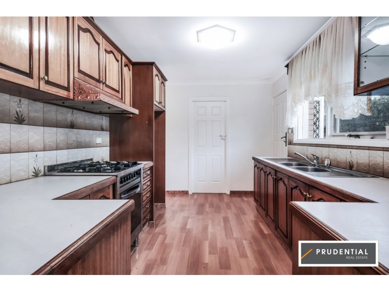 8 Tuscan Place, Casula NSW 2170