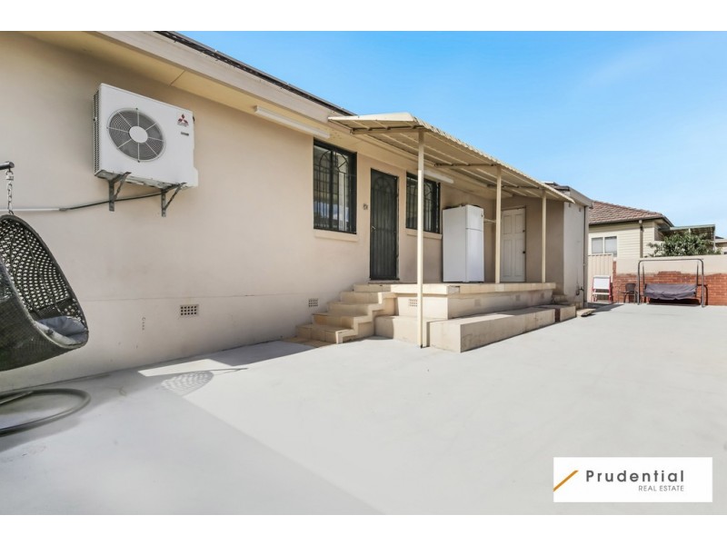 6 Lester Street, Lurnea NSW 2170