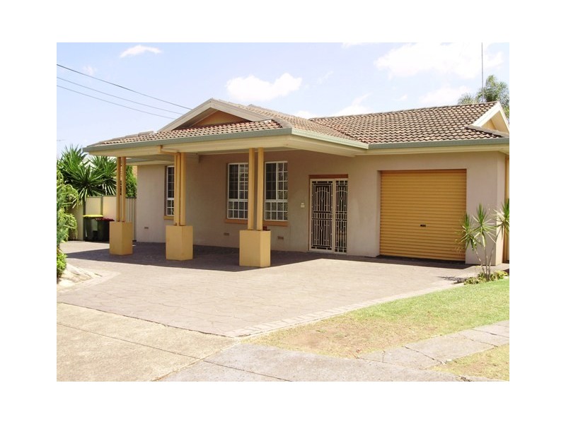 10 Bratsell St, Moorebank NSW 2170