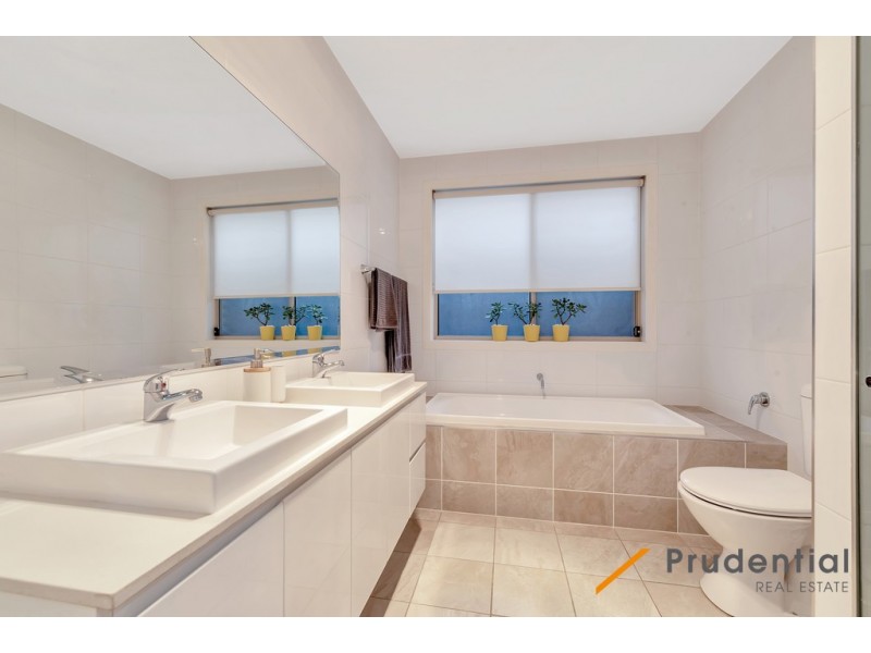 5 Pentland Street, Middleton Grange NSW 2171