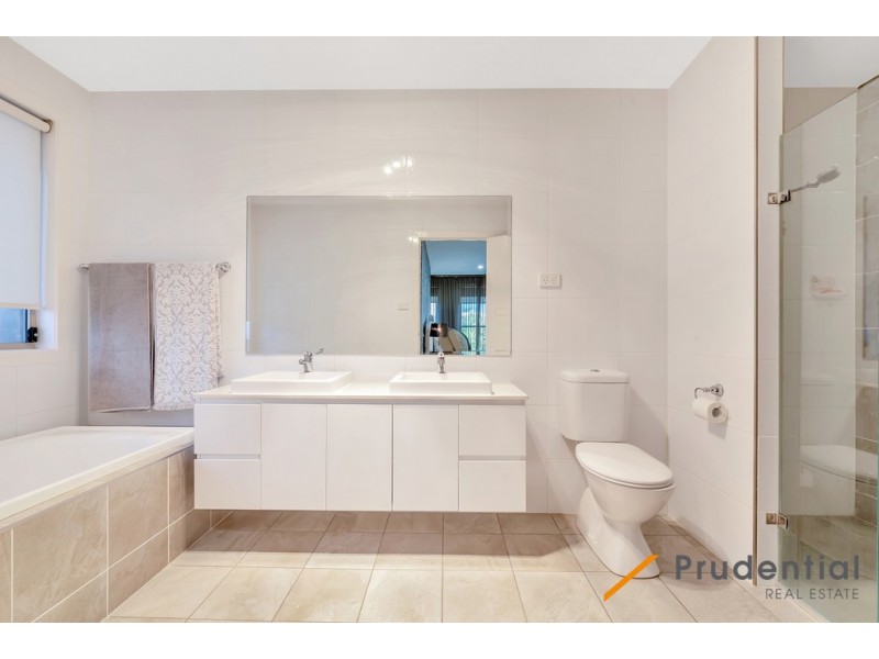 5 Pentland Street, Middleton Grange NSW 2171