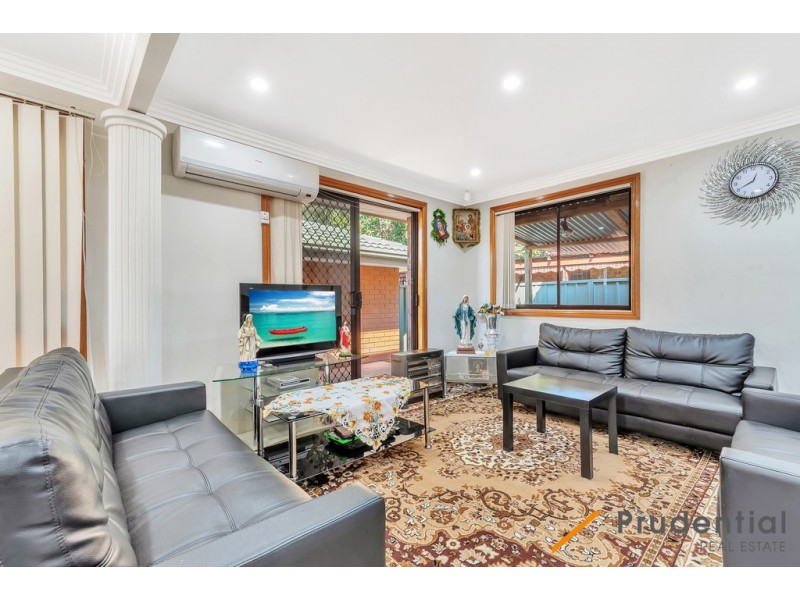 10 Kemmel Close, Bossley Park NSW 2176