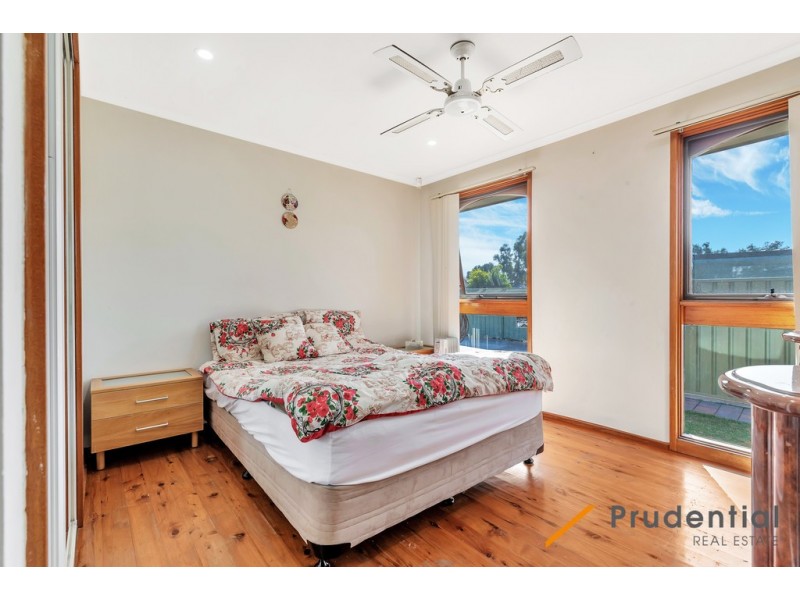 10 Kemmel Close, Bossley Park NSW 2176