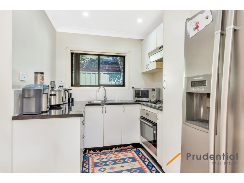 10 Kemmel Close, Bossley Park NSW 2176