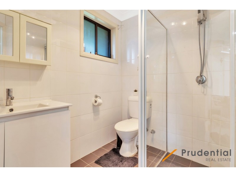 10 Kemmel Close, Bossley Park NSW 2176