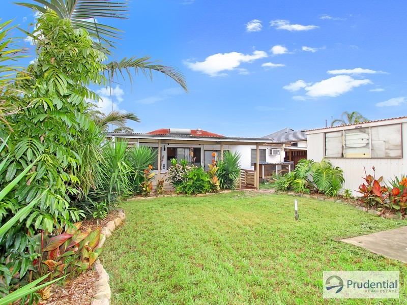 33 Lyndley Ave, Busby NSW 2168