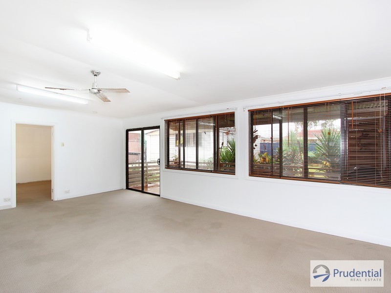 33 Lyndley Ave, Busby NSW 2168