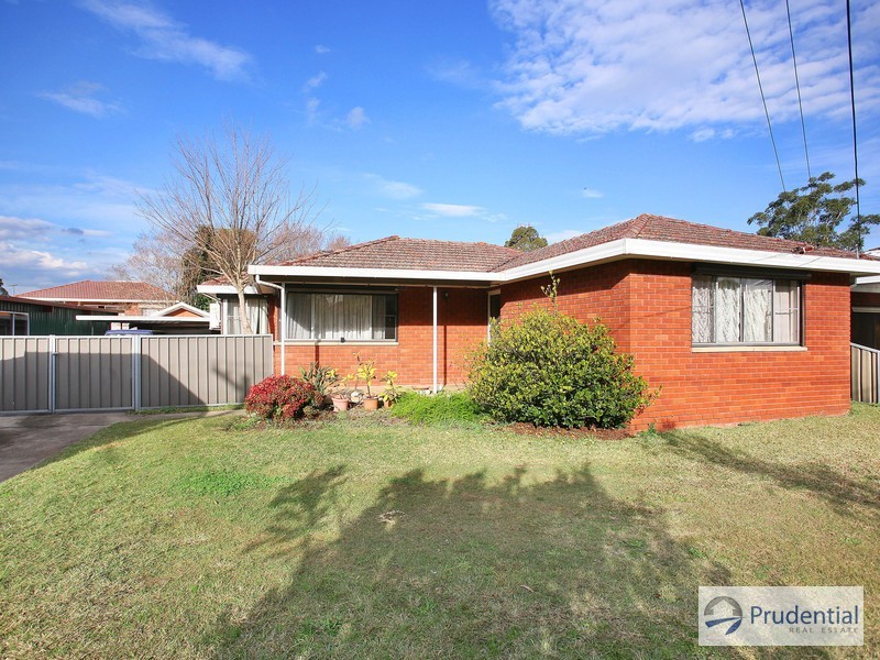 15 Templeton Cres, Moorebank NSW 2170
