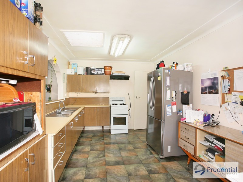 15 Templeton Cres, Moorebank NSW 2170