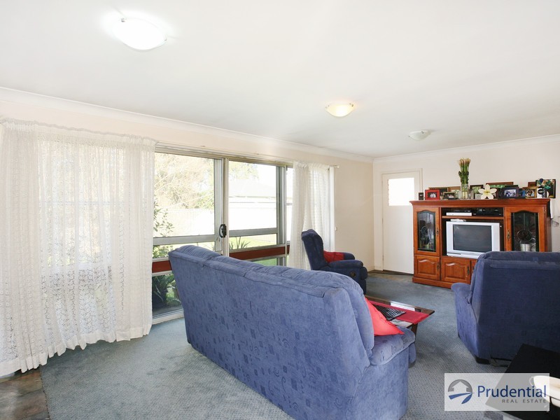 15 Templeton Cres, Moorebank NSW 2170