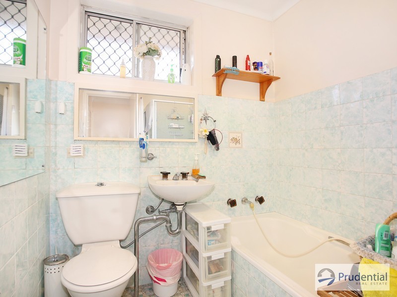 15 Templeton Cres, Moorebank NSW 2170