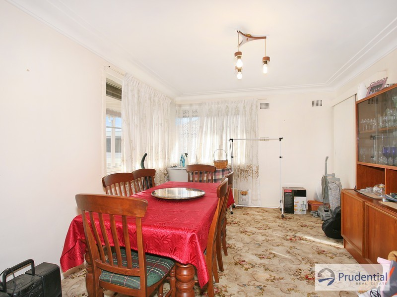 15 Templeton Cres, Moorebank NSW 2170