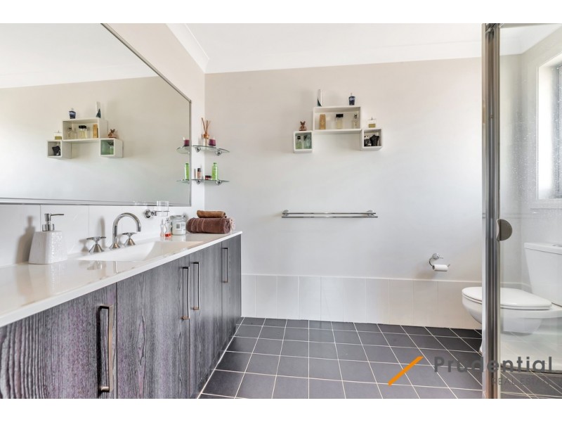 47 Robey Avenue, Middleton Grange NSW 2171