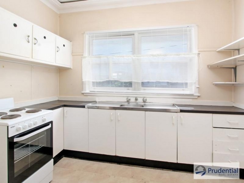 5 St Pauls Cres, Liverpool NSW 2170