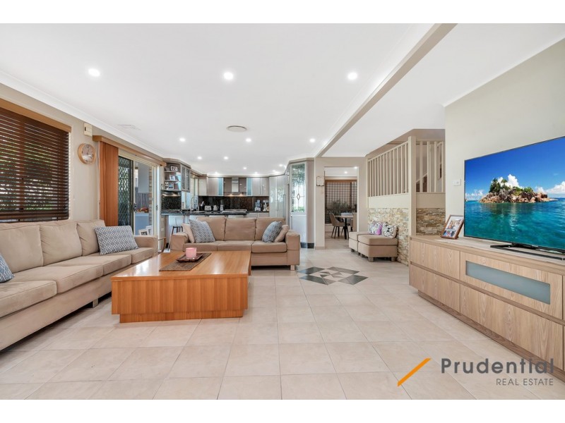 86 Greenway Drive, West Hoxton NSW 2171