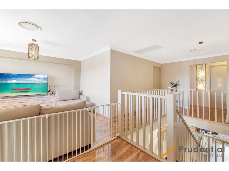 86 Greenway Drive, West Hoxton NSW 2171