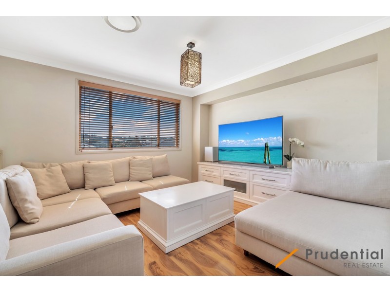 86 Greenway Drive, West Hoxton NSW 2171