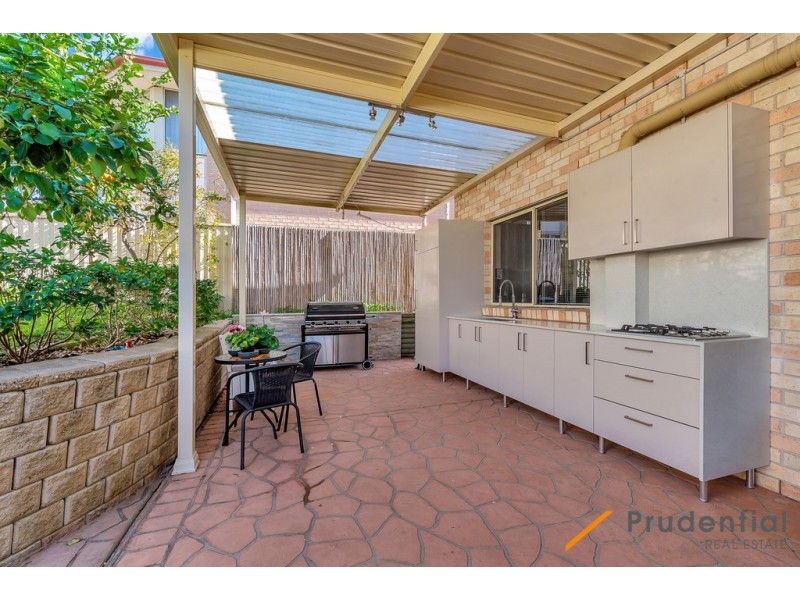 86 Greenway Drive, West Hoxton NSW 2171