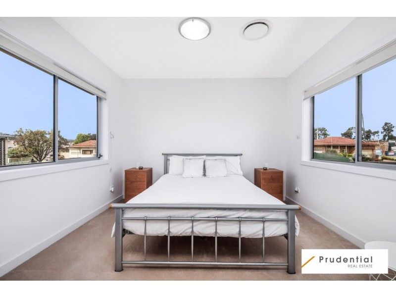 2/49 Rowe Avenue, Lurnea NSW 2170