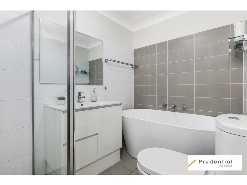 17/16 Frank Oliveri Drive, Chipping Norton NSW 2170