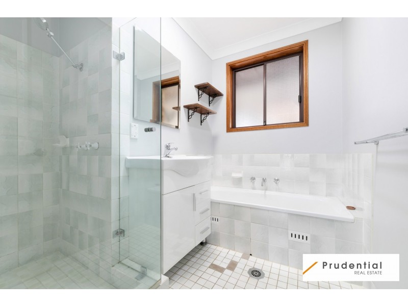 9 Hamlet Crescent, Rosemeadow NSW 2560