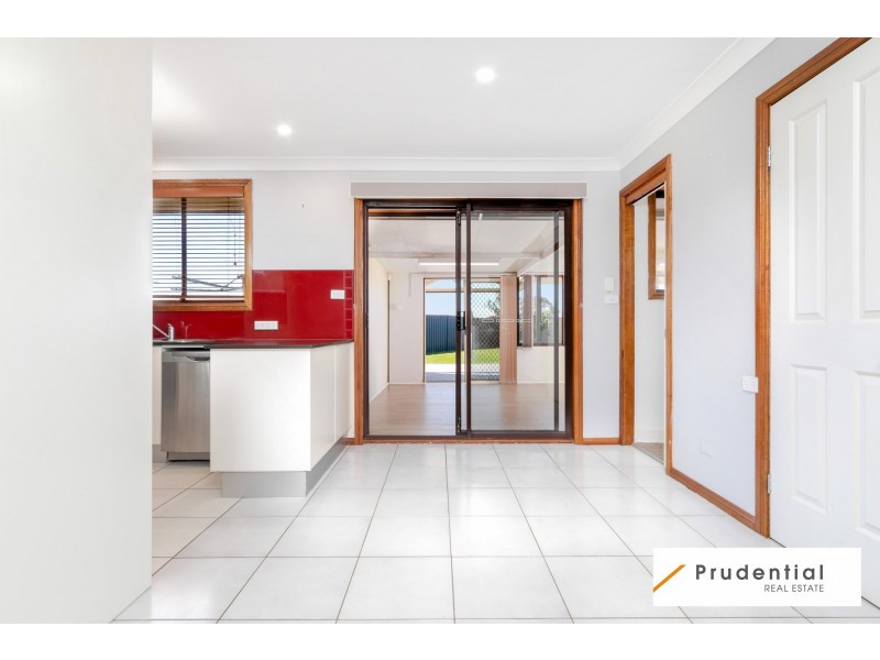 9 Hamlet Crescent, Rosemeadow NSW 2560