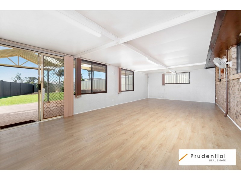 9 Hamlet Crescent, Rosemeadow NSW 2560