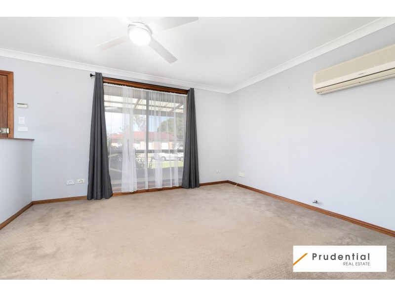 9 Hamlet Crescent, Rosemeadow NSW 2560