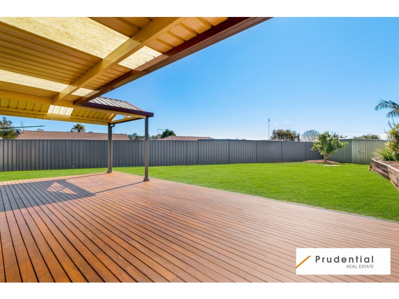 9 Hamlet Crescent, Rosemeadow NSW 2560