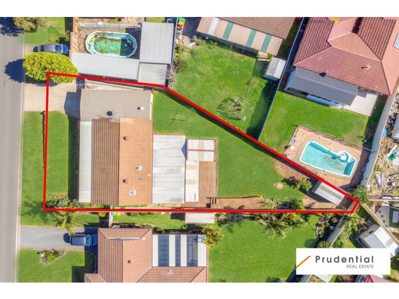 9 Hamlet Crescent, Rosemeadow NSW 2560