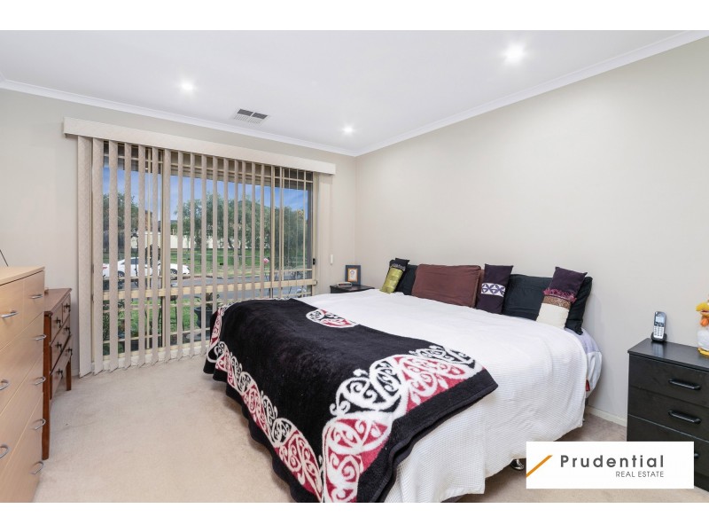 2 Sarah Hollands Drive, Horningsea Park NSW 2171