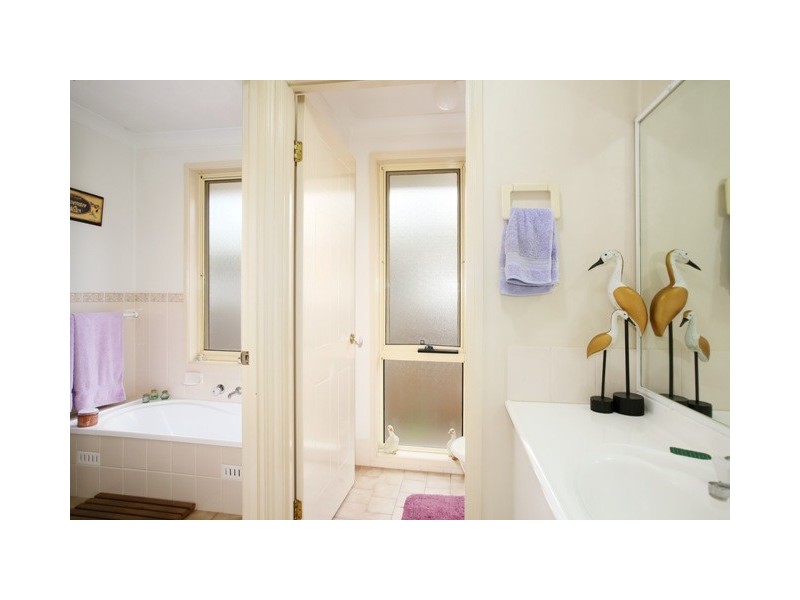 24 Horningsea Park Dr, Horningsea Park NSW 2171