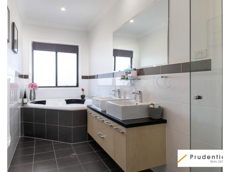 23 Sierra Avenue, Middleton Grange NSW 2171