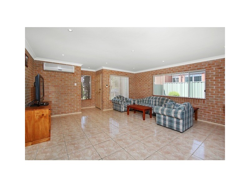 41 Lyndhurst Ct, Wattle Grove NSW 2173