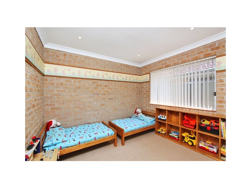 41 Lyndhurst Ct, Wattle Grove NSW 2173