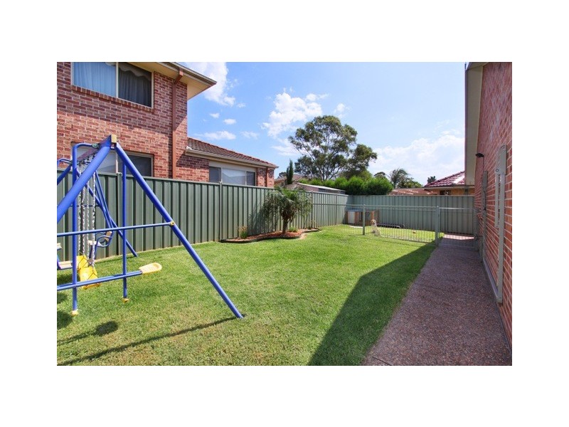 41 Lyndhurst Ct, Wattle Grove NSW 2173