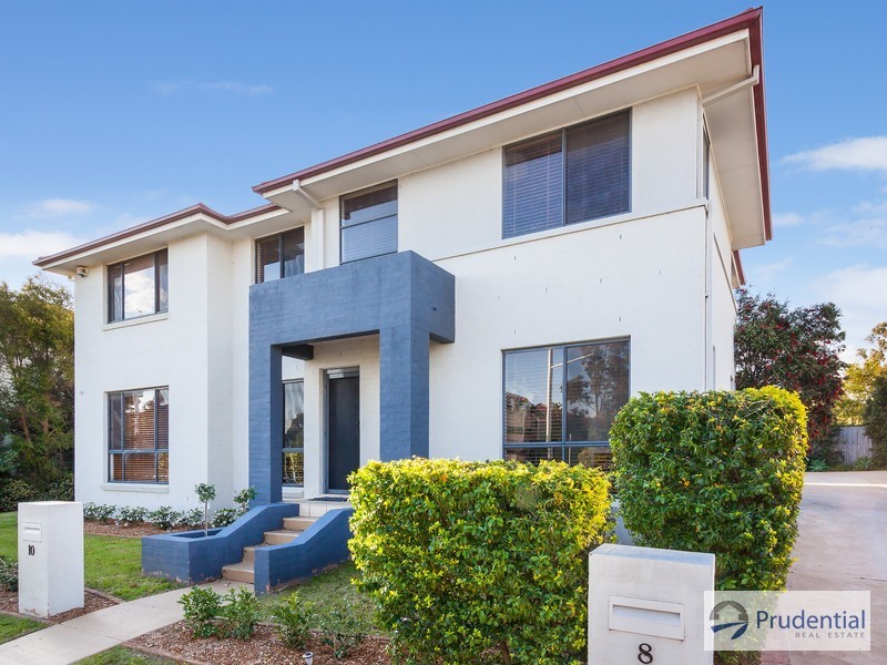 10 Hillsborough Cres, Glenfield NSW 2167