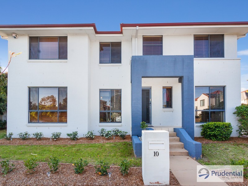 10 Hillsborough Cres, Glenfield NSW 2167
