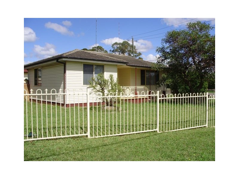 8 Walman Ave, Lurnea NSW 2170