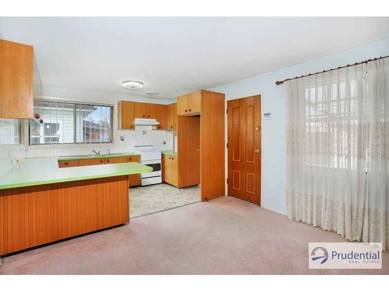 25 Weir Cr, Lurnea NSW 2170