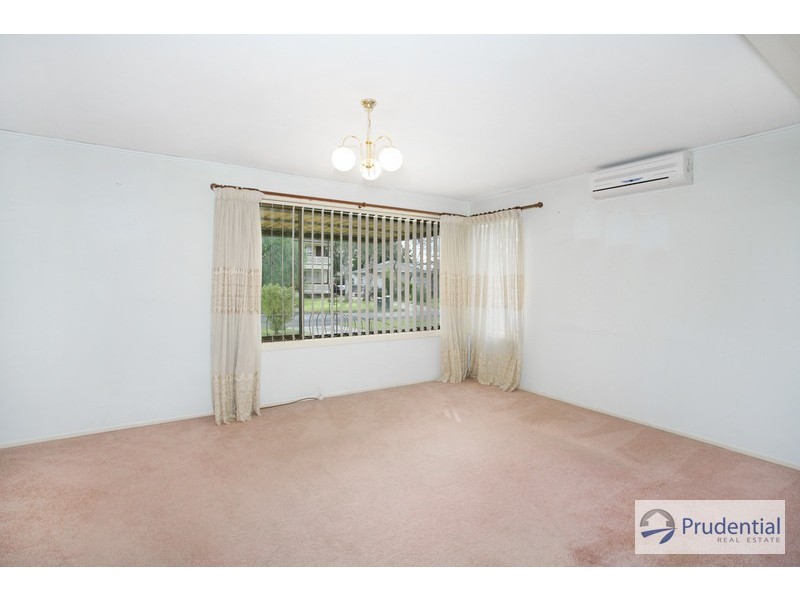 25 Weir Cr, Lurnea NSW 2170