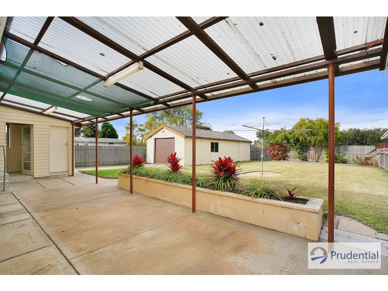 25 Weir Cr, Lurnea NSW 2170