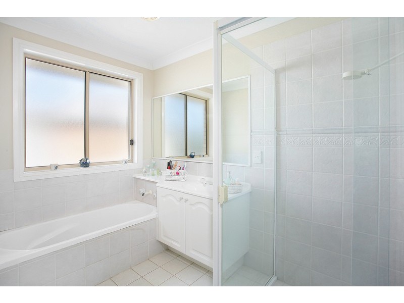 27 Nettletree Pl, Casula NSW 2170
