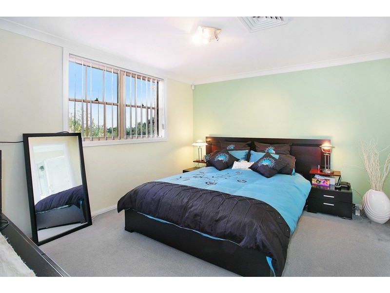 27 Nettletree Pl, Casula NSW 2170