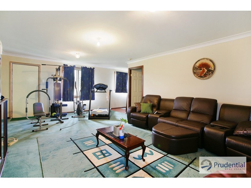 8 Seamans Pl, Horningsea Park NSW 2171