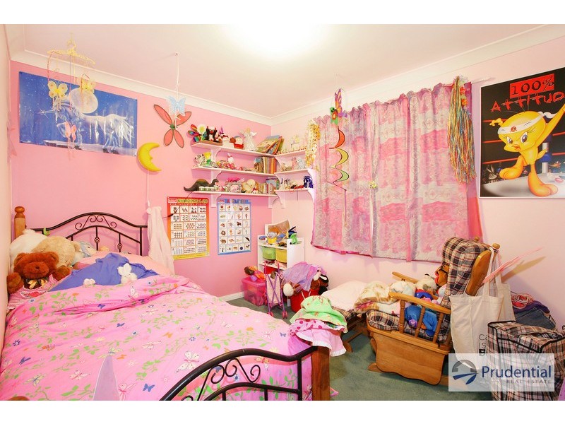 8 Seamans Pl, Horningsea Park NSW 2171