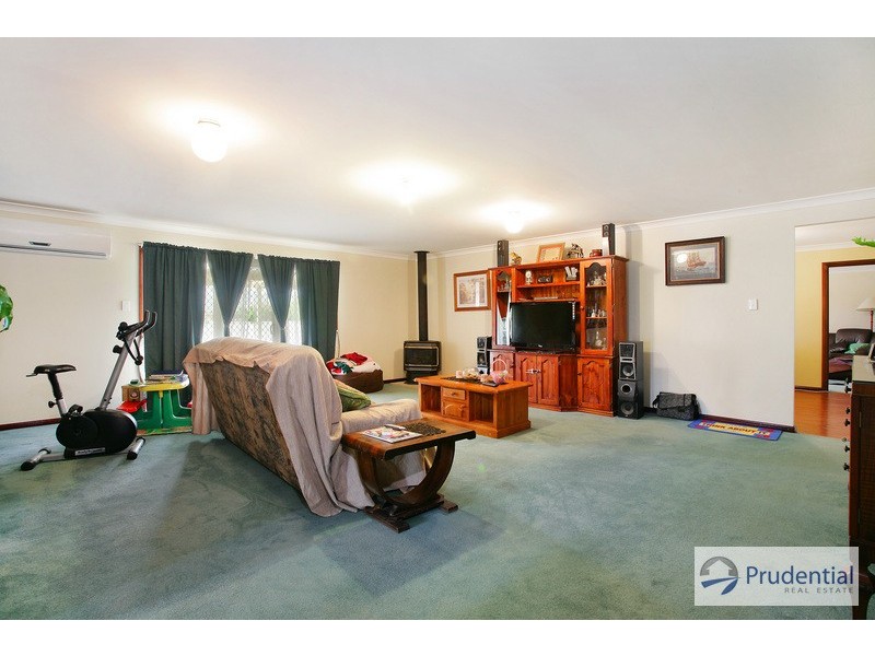 8 Seamans Pl, Horningsea Park NSW 2171