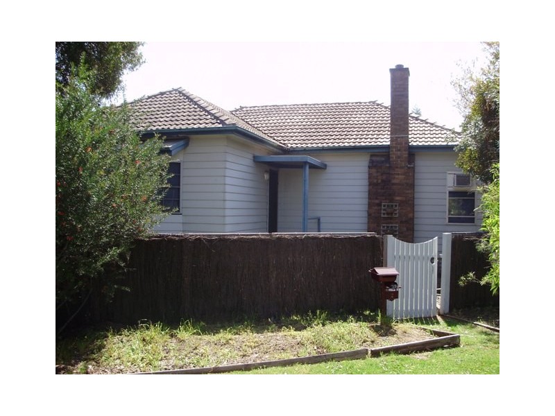 2 Birdwood Ave, Wattle Grove NSW 2173
